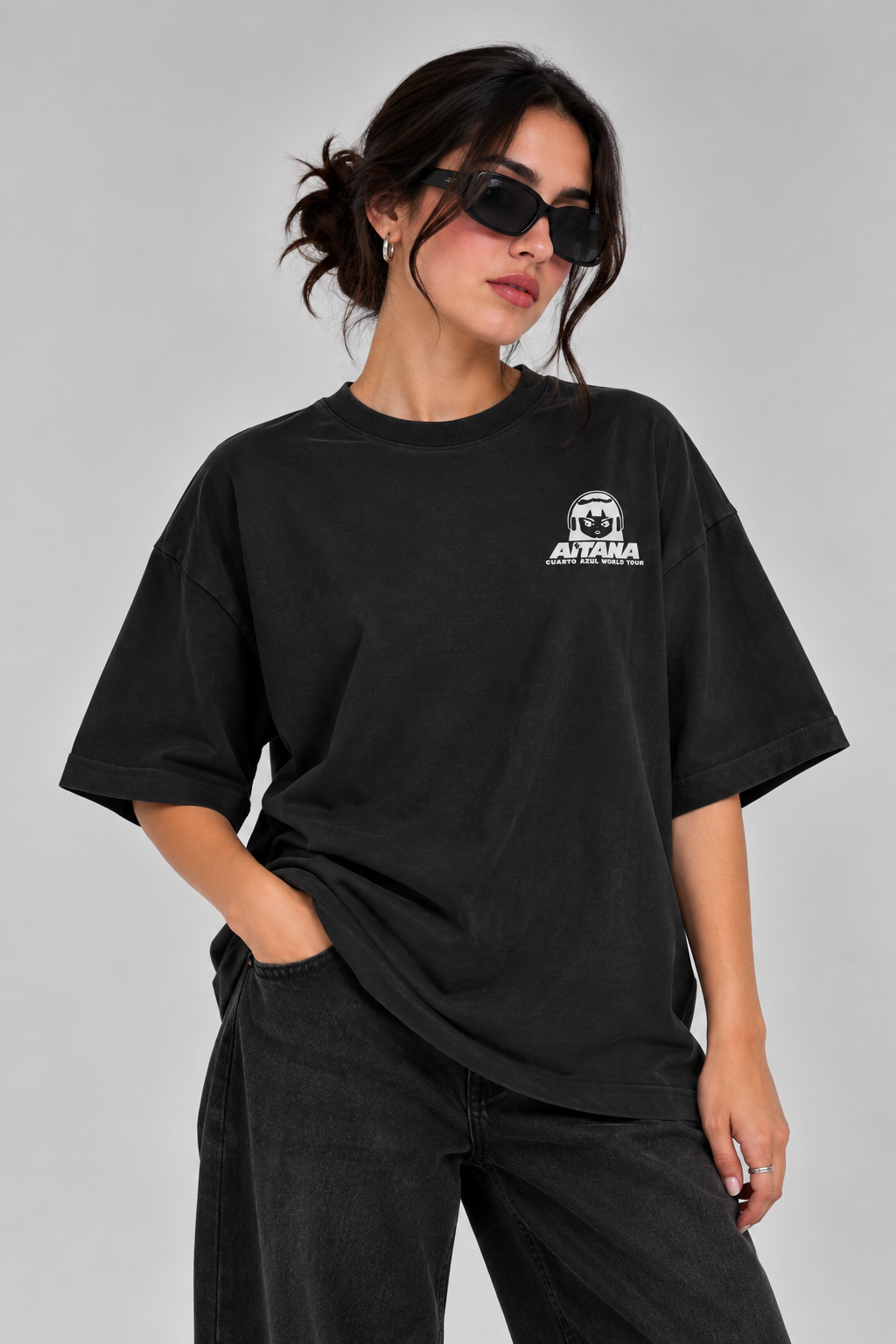 Camiseta Aitana Negra - frente, modelo