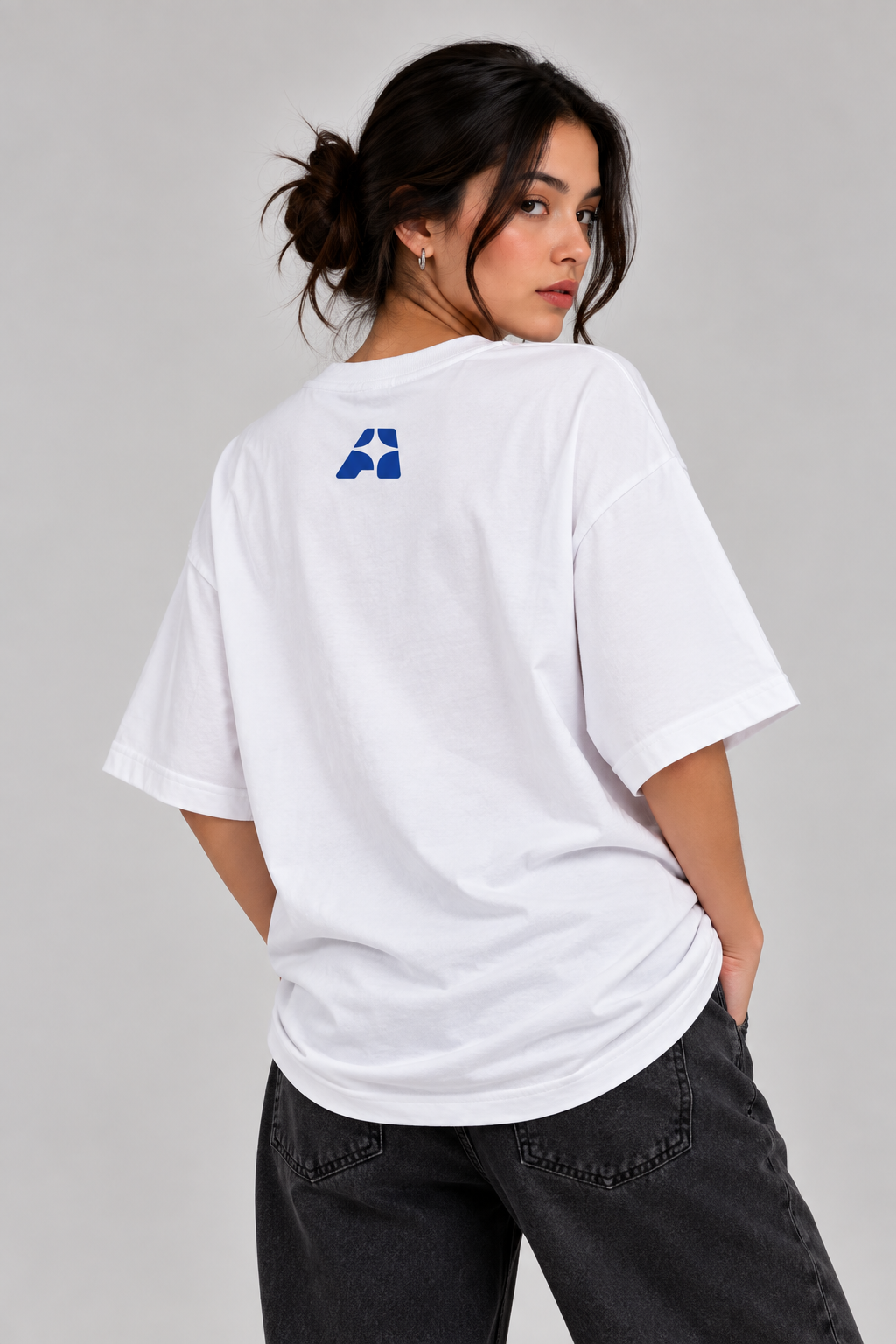 Camiseta Los Rumores Vuelan - espalda, modelo