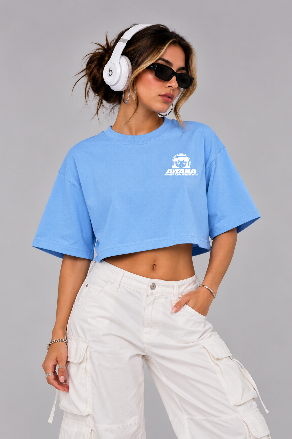 Crop Top Aitana Celeste - frente, modelo